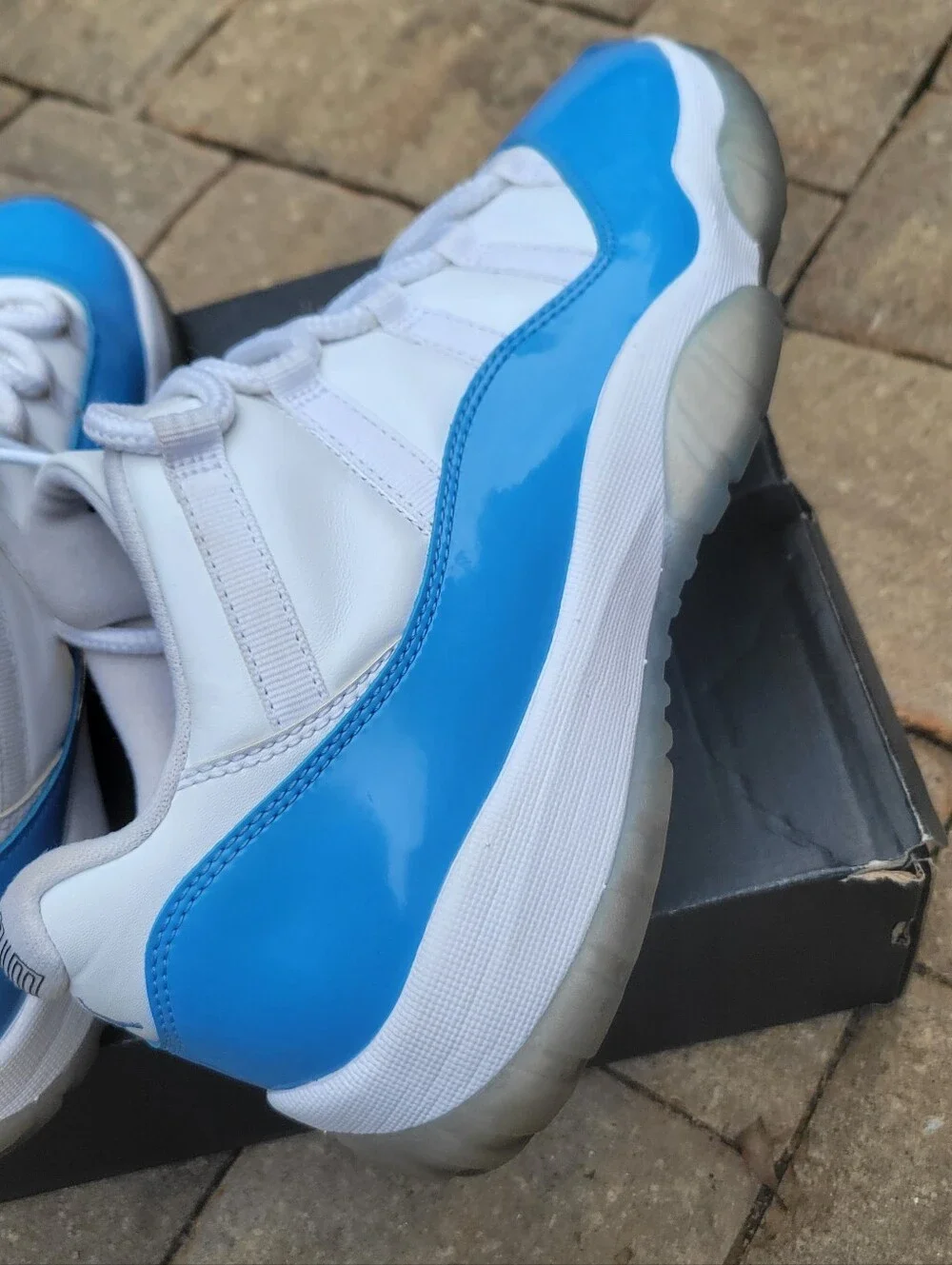 Jordan 11 Retro Low 'University Blue' (UNC)